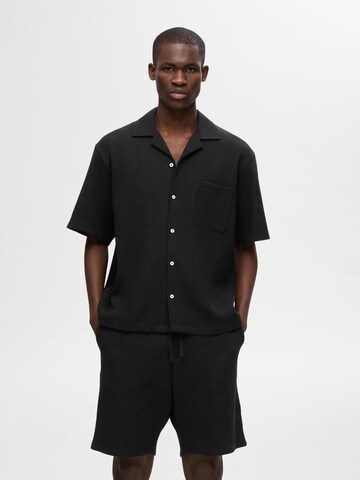 SELECTED HOMME Comfort fit Button Up Shirt 'SLHCasper' in Black