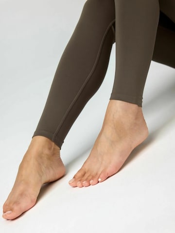 Girlfriend Collective regular Bukser ' Float ' i brun