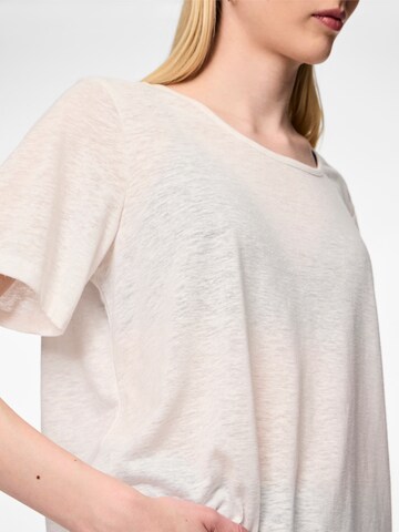 T-shirt 'SYLVIE' PIECES en blanc