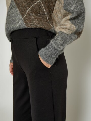 Loosefit Pantaloni 'Kendall' di Peppercorn in nero