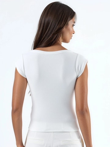Busem - Blusa em branco