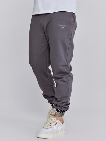 Effilé Pantalon SikSilk en gris : devant