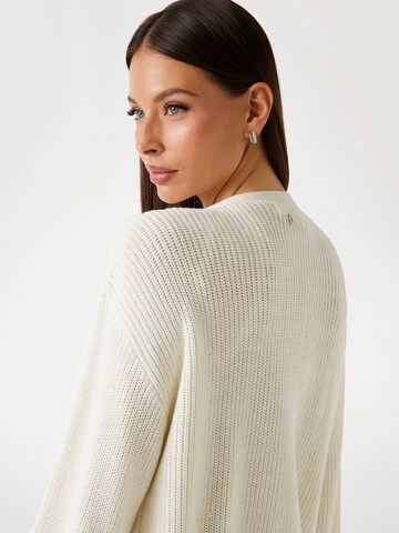 GUESS Strickjacke in Weiß