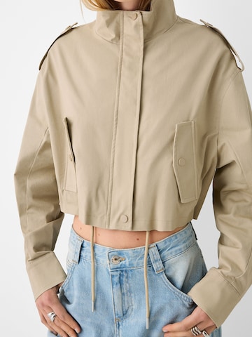 Bershka Kurtka przejściowa w kolorze brązowy