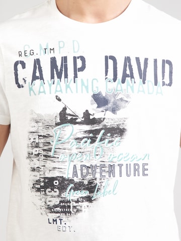 Maglietta di CAMP DAVID in bianco