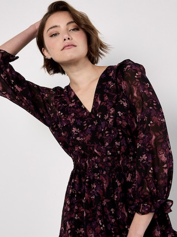 Robe Apricot en rouge