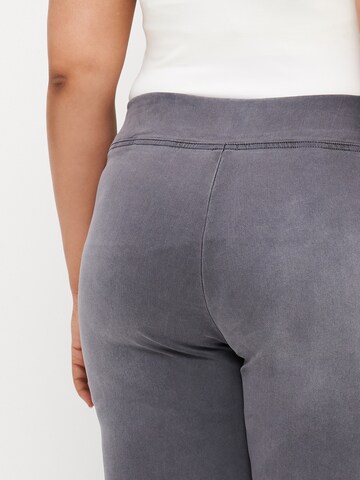 ONLY Carmakoma Разкроени Дънки 'CARAugusta' в сиво