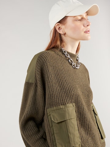 SISTERS POINT Sweater 'HIBA-ARMY' in Green