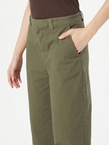 Regular Pantaloni de la GAP pe verde