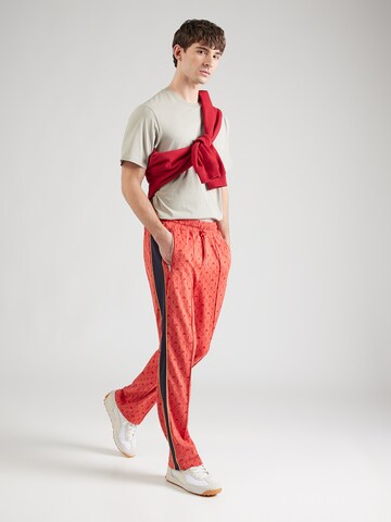 PUMA Loosefit Παντελόνι φόρμας 'Road To Unity' σε κόκκινο