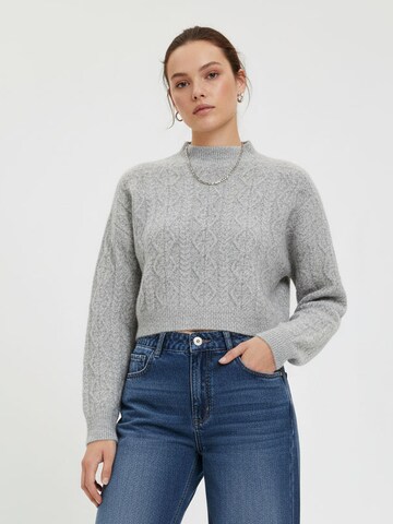 studioselect Pullover 'Larina' in Grau: Vorderseite