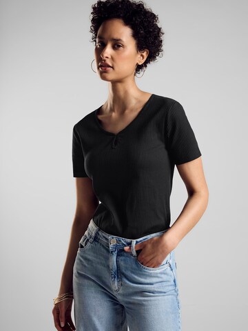 STREET ONE Shirt in Black: front