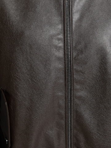 Bershka Prehodna jakna | rjava barva