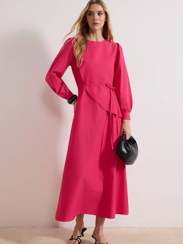 Trendyol Платье в Ярко-розовый: спереди