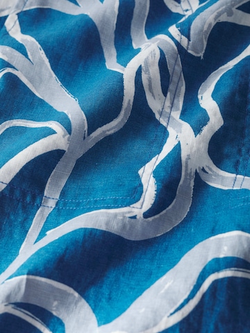 Rochie 'Cresting Waves' de la Seasalt Cornwall pe albastru