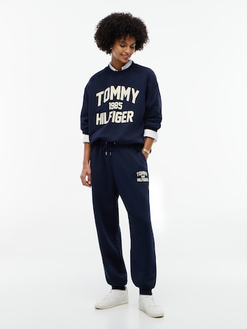 TOMMY HILFIGER Sweatshirt 'VARSITY' in Blau