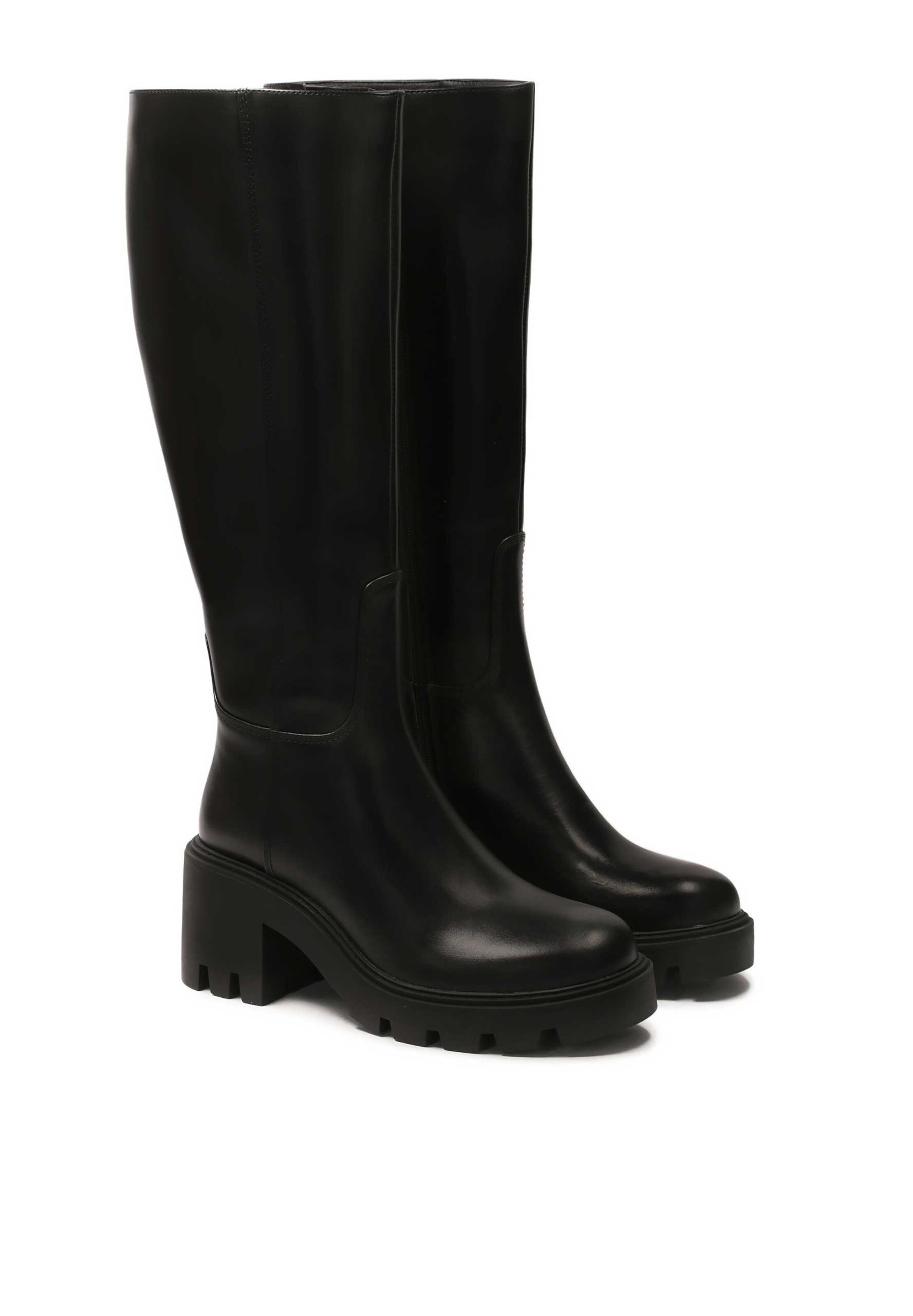 Kazar Saabas, värv must