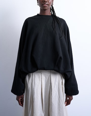 TOPSHOP Свитшот 'CAMI' в Черный: спереди