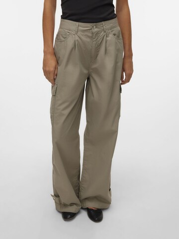 VERO MODA Loose fit Cargo trousers in Beige