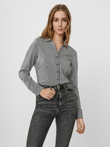 VERO MODA Blouse body 'Erika' in Zwart: voorkant