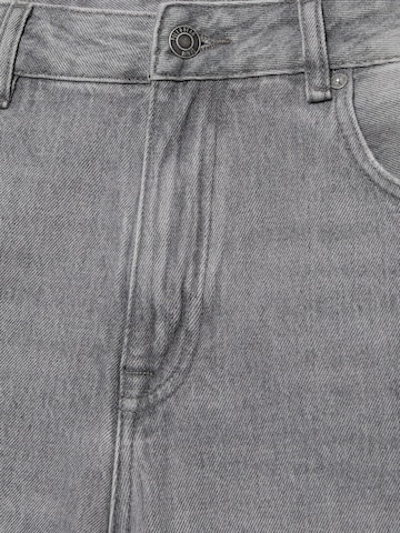 Pull&Bear Regular Shorts in Grau