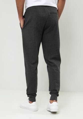 Threadbare Tapered Sweathose 'Trifoliate' in Schwarz