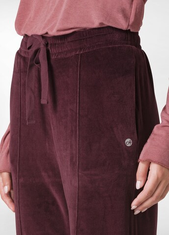 DEHA Tapered Sportbroek in Rood