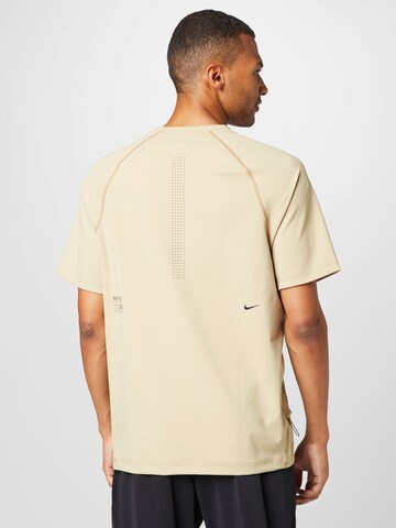 T-Shirt fonctionnel 'Axis' NIKE en beige