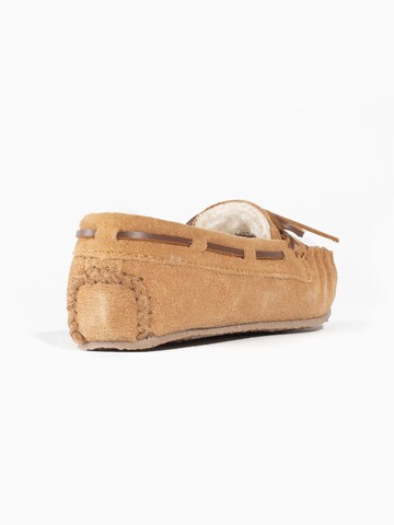 Minnetonka Flats 'Cassie' in Beige