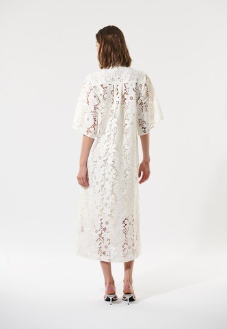 Rochie de la Dea Kudibal pe alb