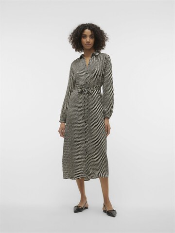 Robe-chemise VERO MODA en gris : devant