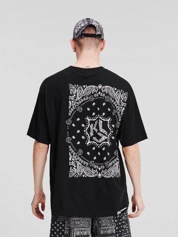 KARL LAGERFELD JEANS Bluser & t-shirts 'Bandana' i sort: forside