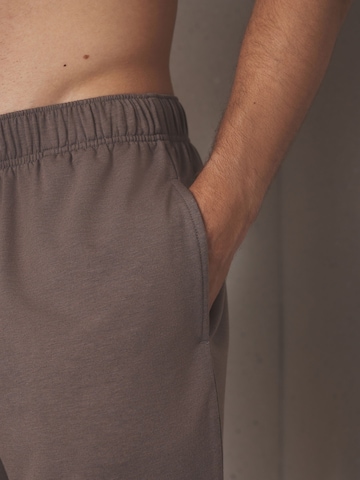 Loosefit Pantaloni di Next in marrone