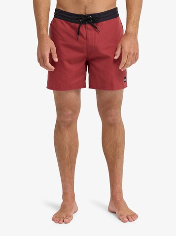 QUIKSILVER Badeshorts in Rot: Vorderseite