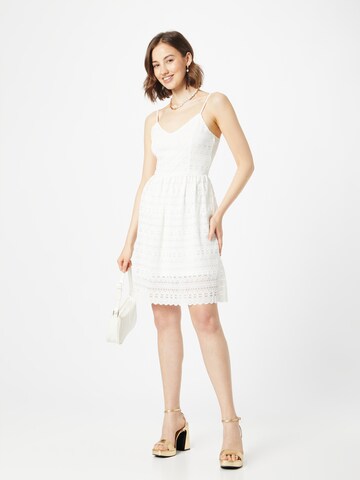 VILA Лятна рокля 'AGNES' в бяло