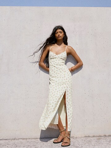 Bershka Zomerjurk in Beige: voorkant