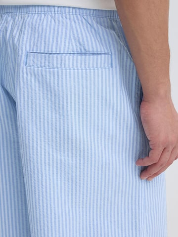 Loosefit Pantalon chino ' CFJaevon Striped ' Casual Friday en bleu