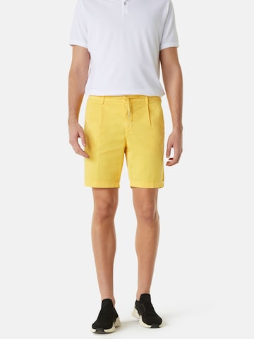 Boggi Milano Regular Pleat-Front Pants in Yellow: front