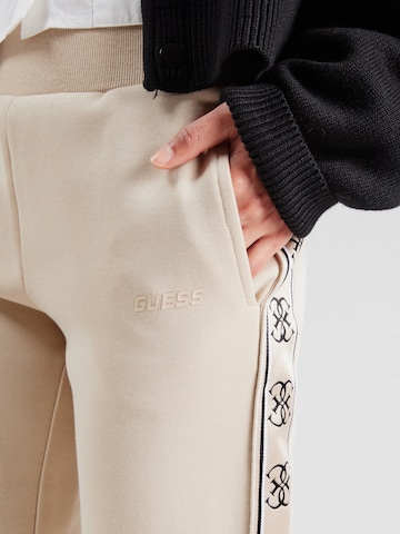 GUESS - Tapered Pantalón deportivo 'BRITNEY' en gris