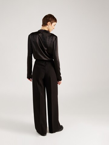 Wide leg Pantaloni cu dungă 'Corinne' de la SOAKED IN LUXURY pe negru