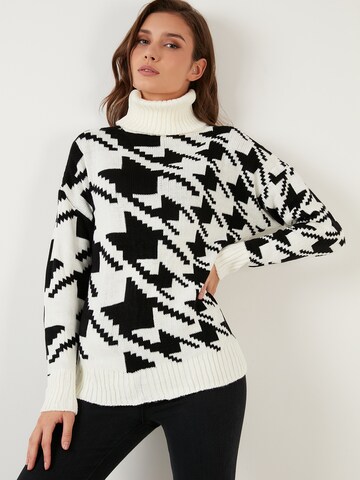 LELA Sweater in White: front