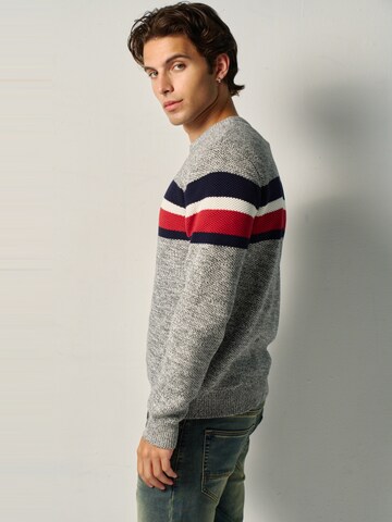 Pullover di KOROSHI in grigio
