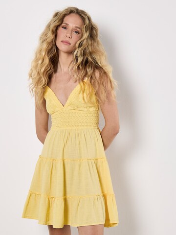 Robe ' ' Apricot en jaune : devant