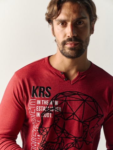 Tricou de la KOROSHI pe roșu