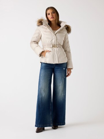 GUESS Winterjacke in Beige