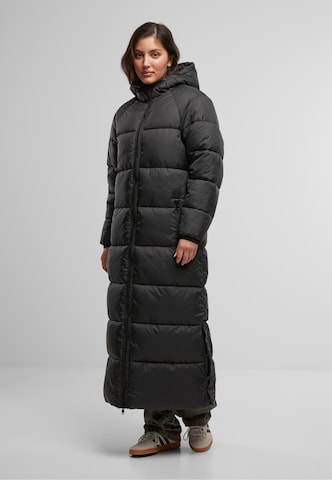 Urban Classics Wintermantel in Schwarz: Vorderseite
