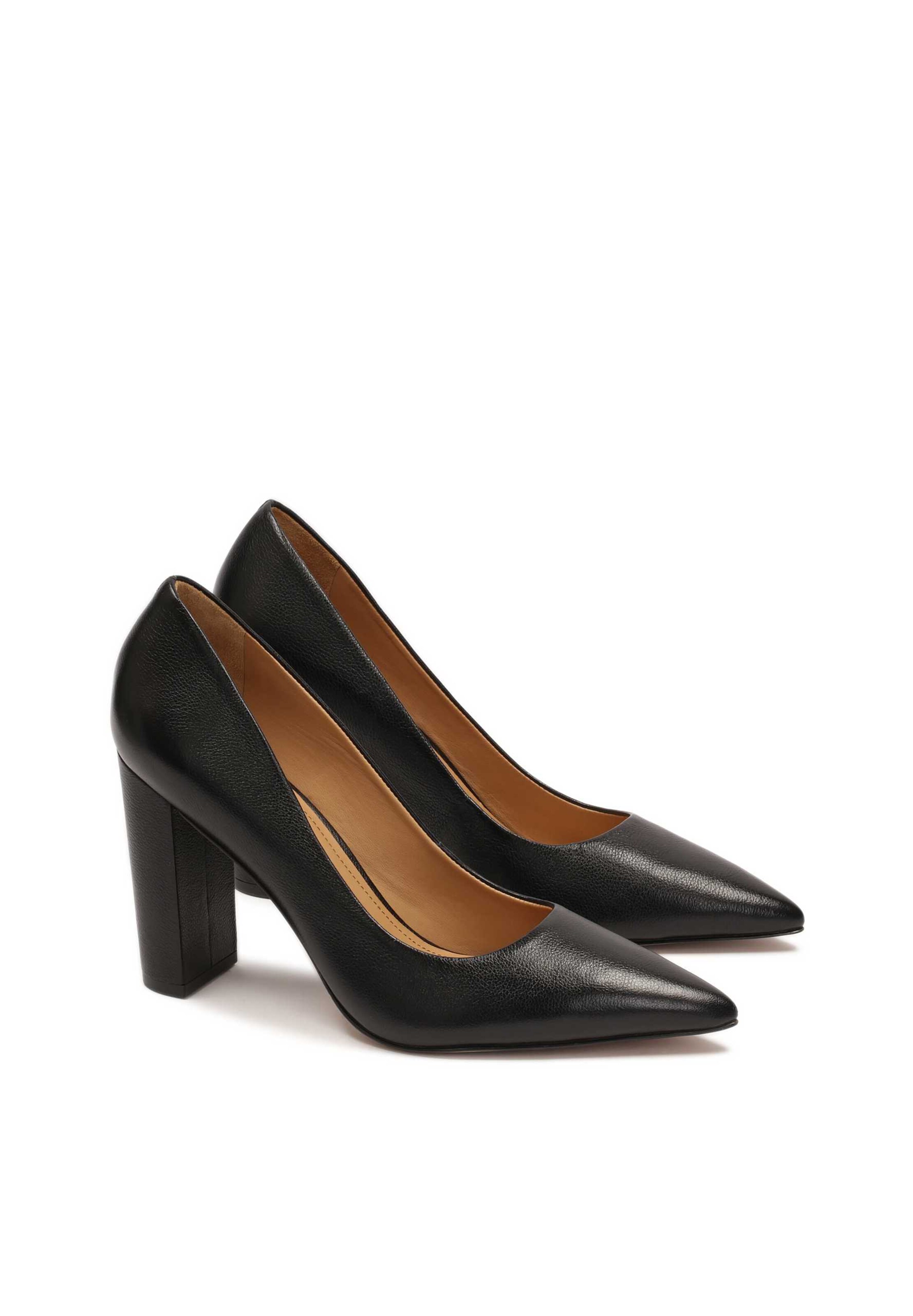 Kazar Pumps in Black