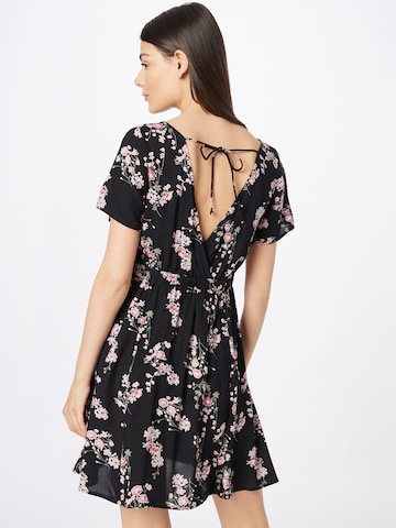 Robe d’été 'Nicola' ABOUT YOU en noir