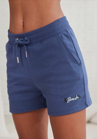 BENCH Regular Pants in Blue: front