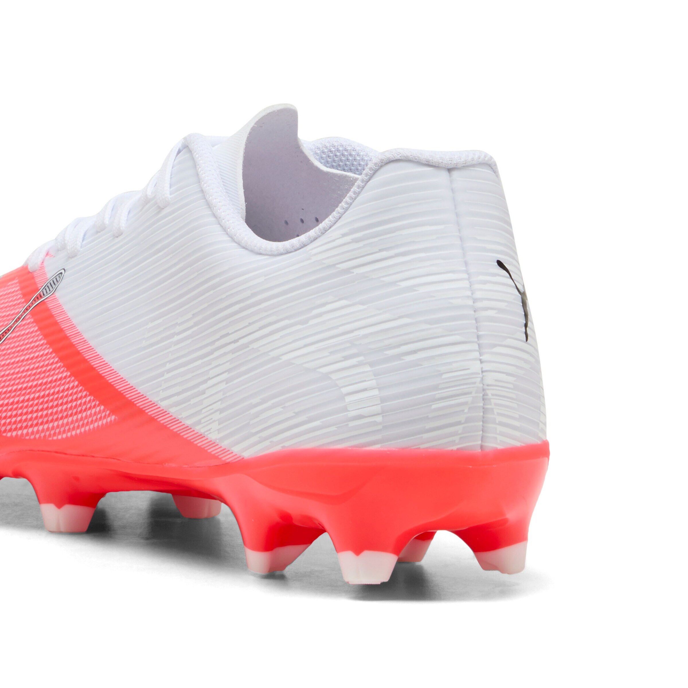 PUMA Fußballschuh in Weiß